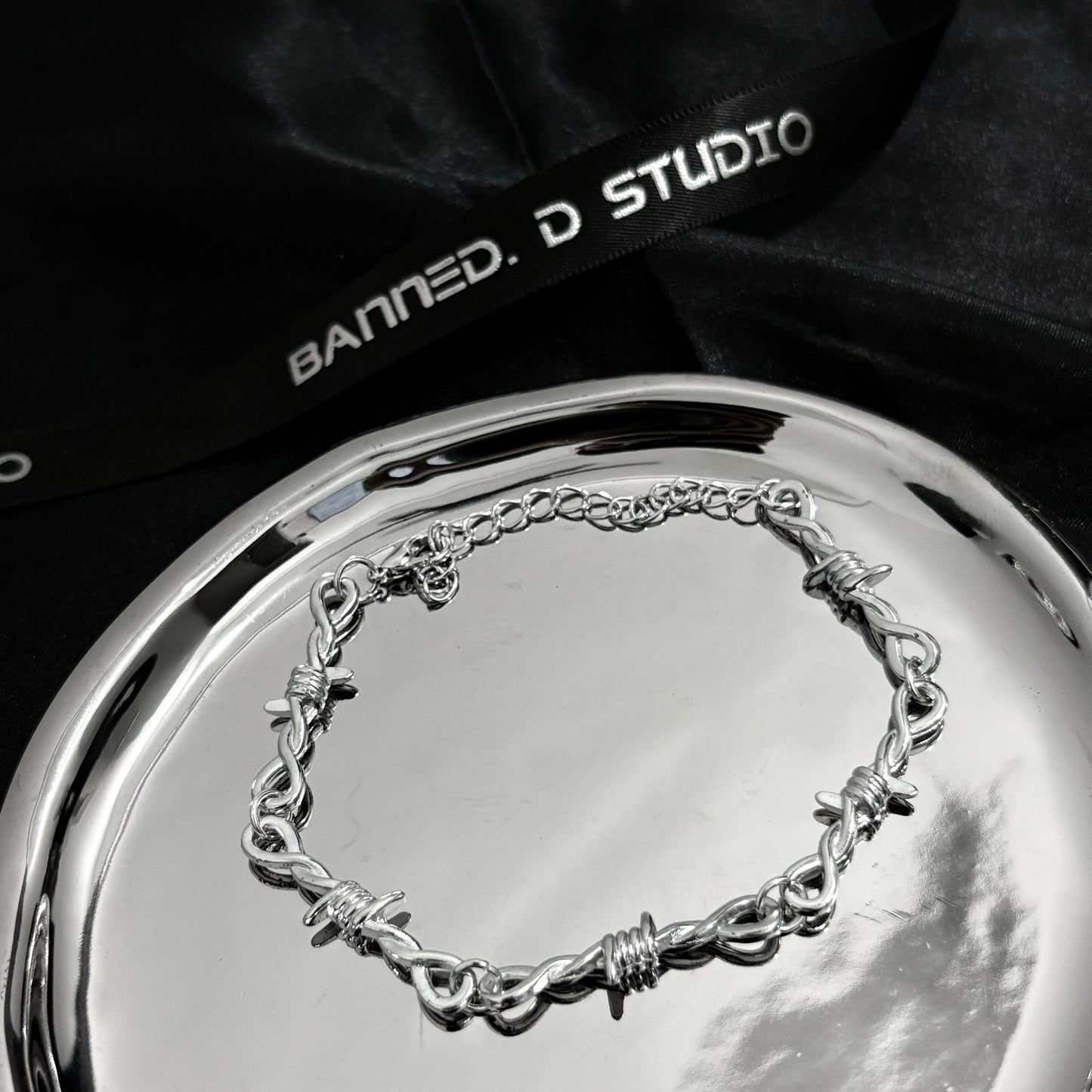 Twisted Thorn Bracelet π