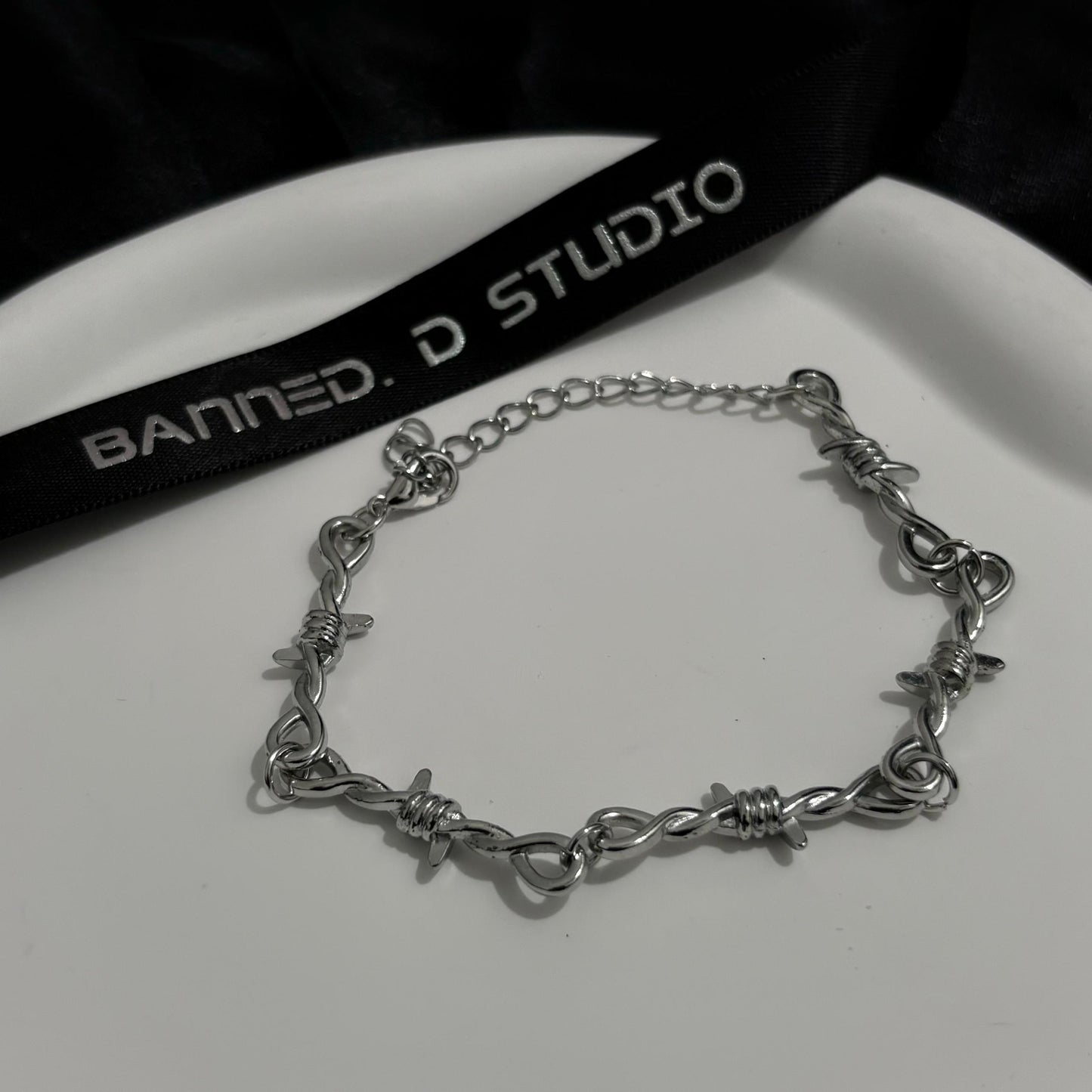 Twisted Thorn Bracelet π