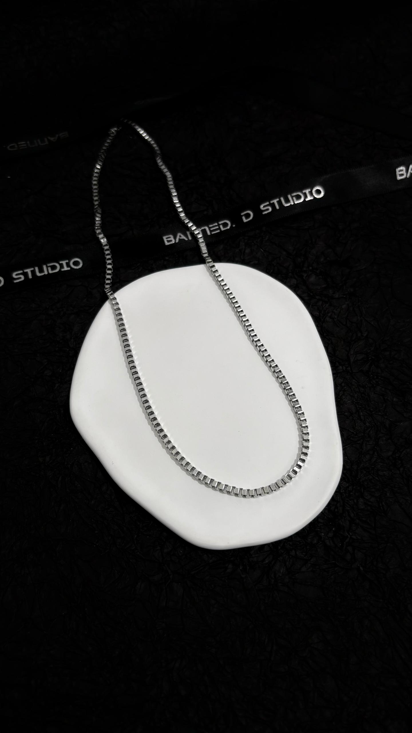 Box Grid Chain Plain Necklace