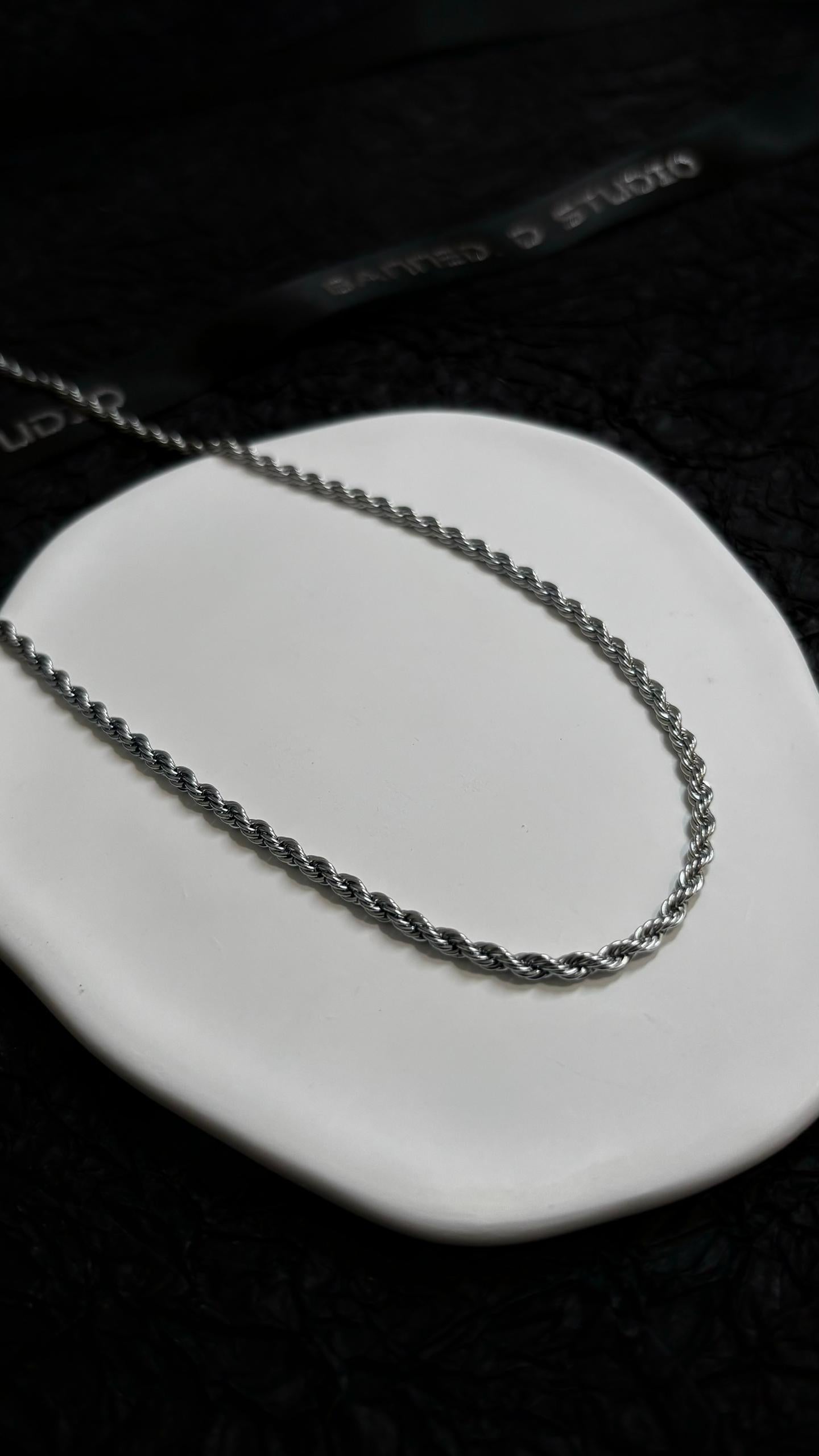 Slim Twisted Chain Plain Necklace
