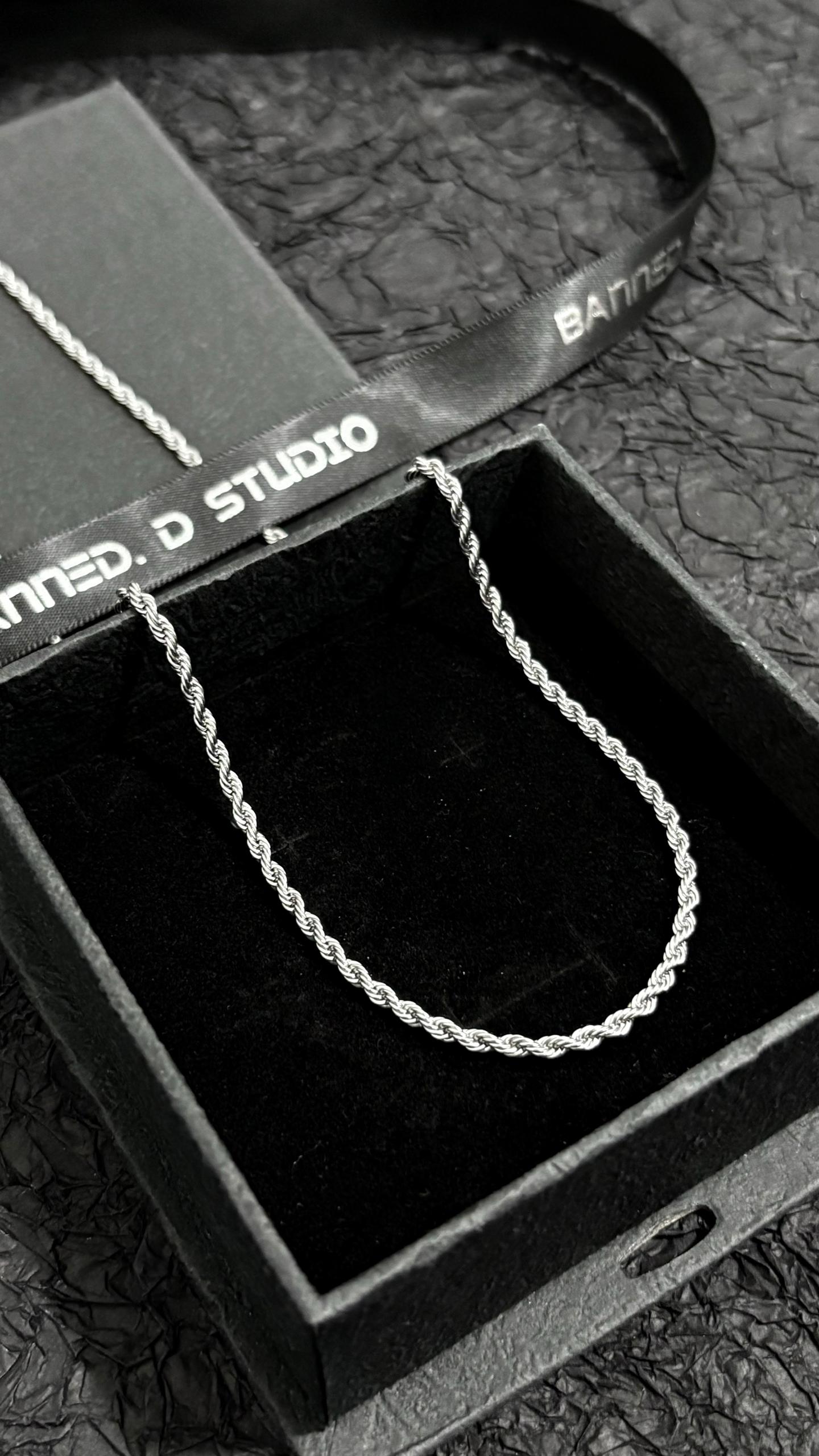 Slim Twisted Chain Plain Necklace